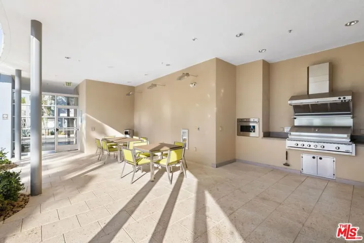 Outdoor BBQ Kitchen