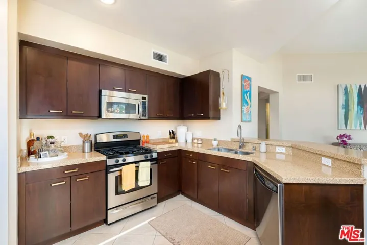 Lots of Cabinet Space