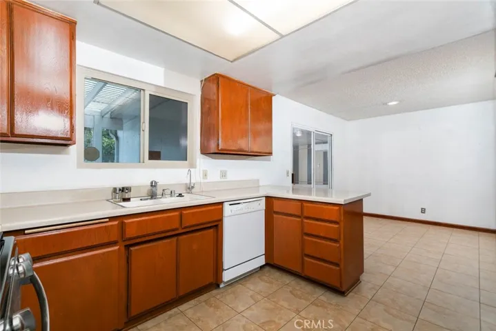15475 Rochlen Street, Hacienda Heights, California 91745