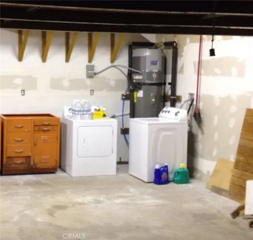 washer/dryer, Water Heater