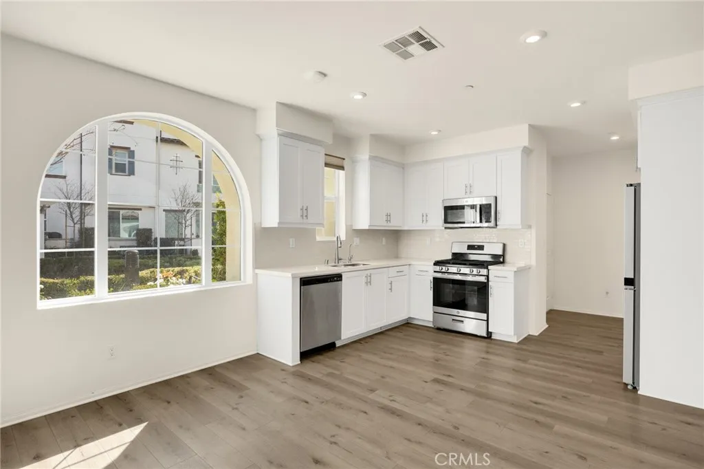 15968 Leader Avenue, Chino, California 91708 home-pic-12