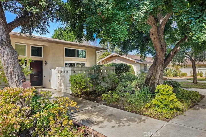 140 Avenida Majorca B, Laguna Woods, California 92637