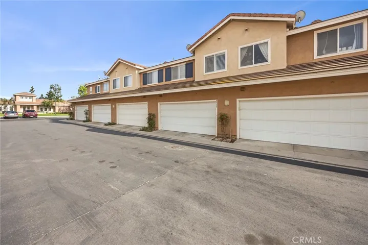 Two car garage w/direct access indoors!