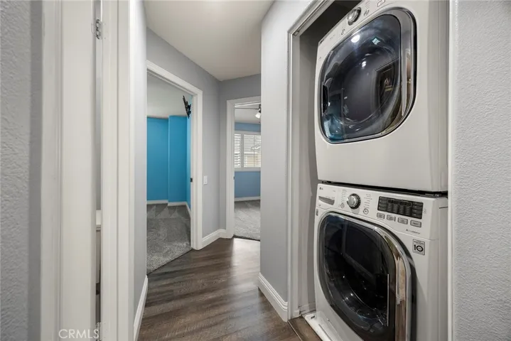 Convenient upstairs laundry with Washer/Dryer