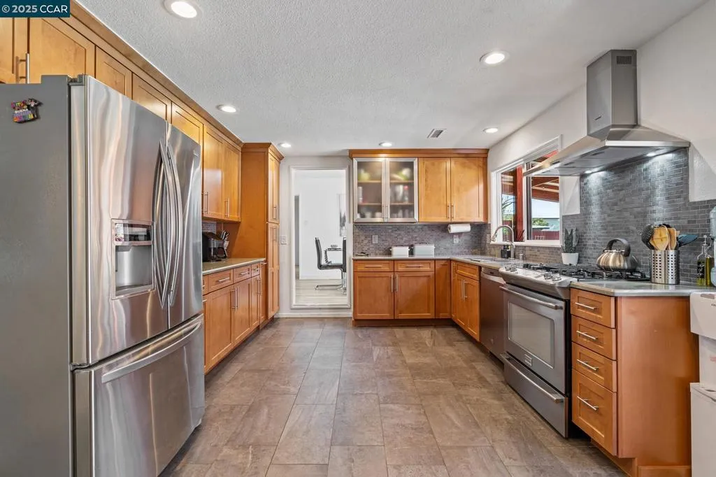 1525 Ayers Rd, Concord, California 94521 home-pic-9