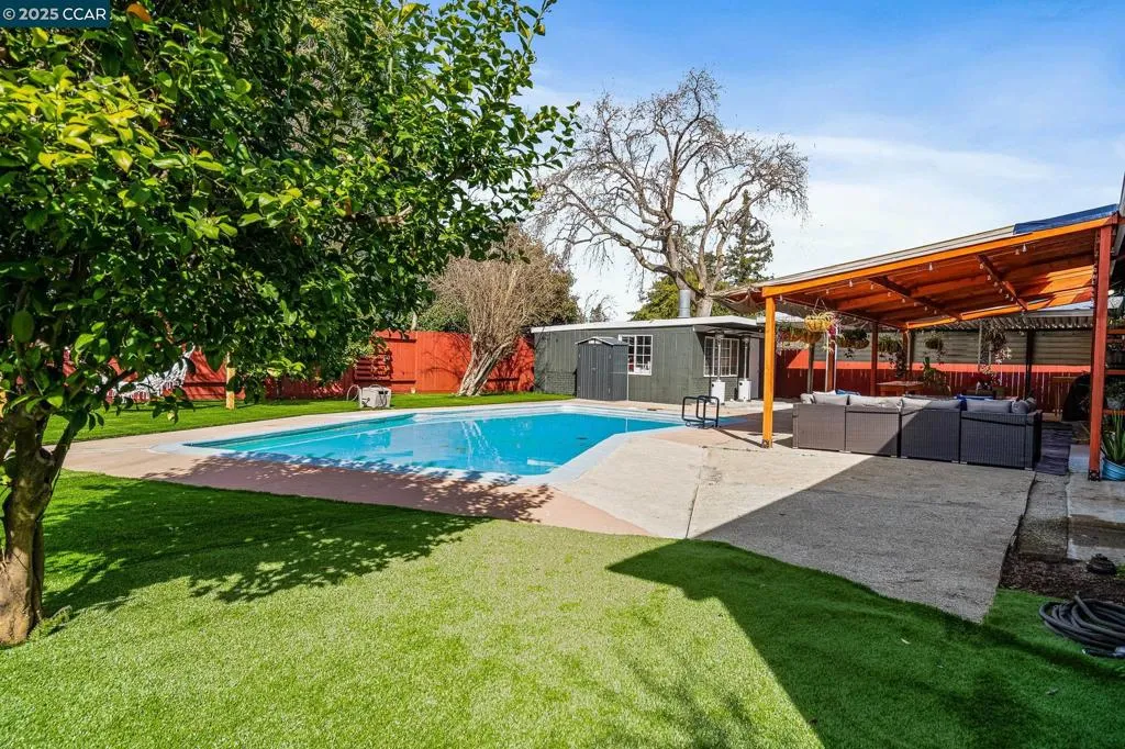 1525 Ayers Rd, Concord, California 94521 home-pic-22