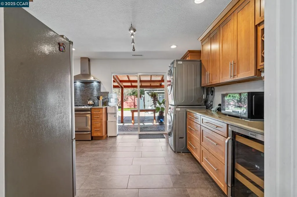 1525 Ayers Rd, Concord, California 94521 home-pic-6
