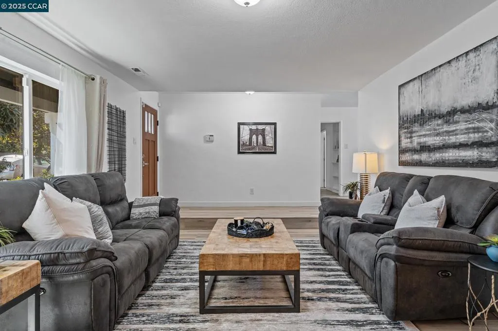 1525 Ayers Rd, Concord, California 94521 home-pic-4