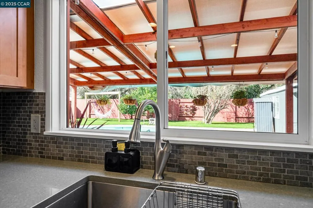 1525 Ayers Rd, Concord, California 94521 home-pic-11