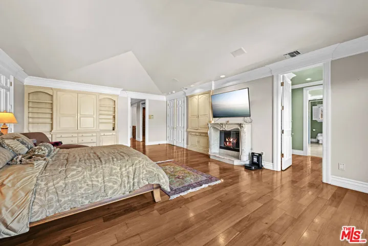19333 Wells Drive, Tarzana, California 91356