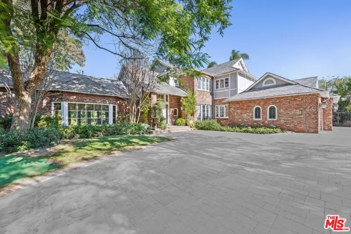 19333 Wells Drive, Tarzana, California 91356