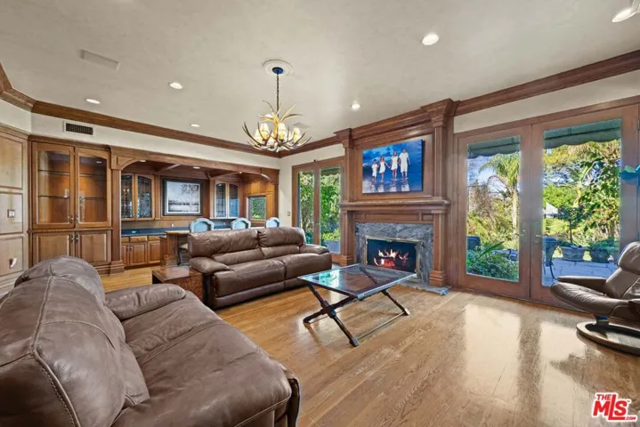 19333 Wells Drive, Tarzana, California 91356