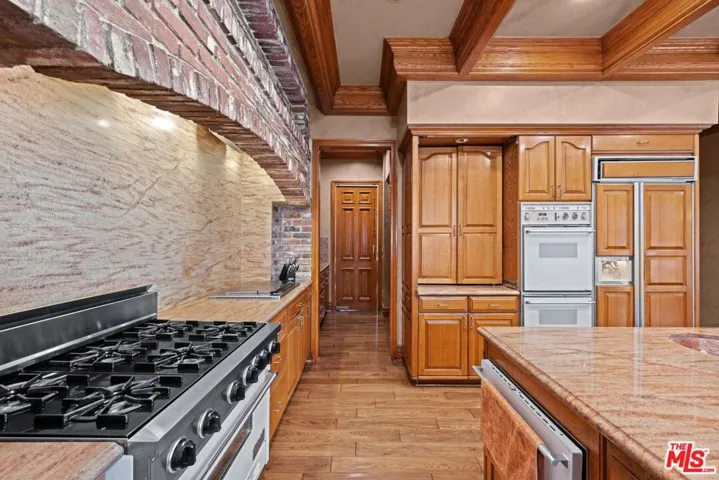 19333 Wells Drive, Tarzana, California 91356