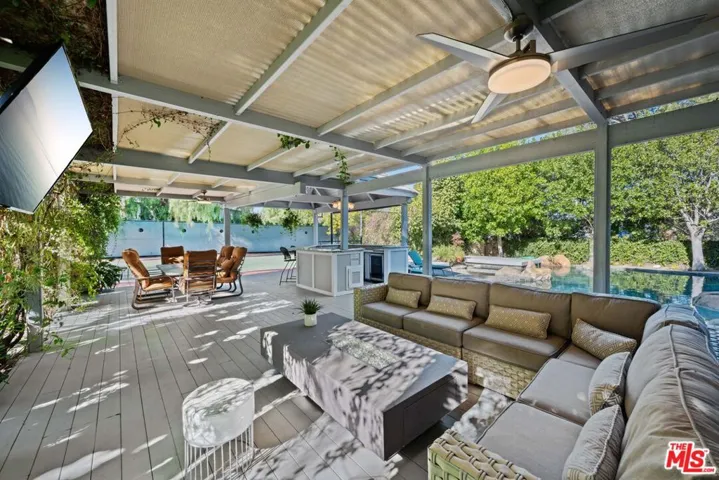 19333 Wells Drive, Tarzana, California 91356