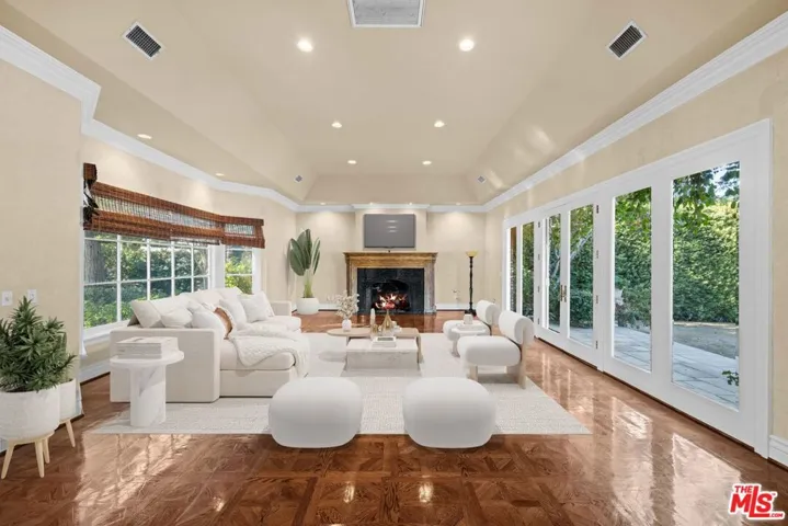 19333 Wells Drive, Tarzana, California 91356
