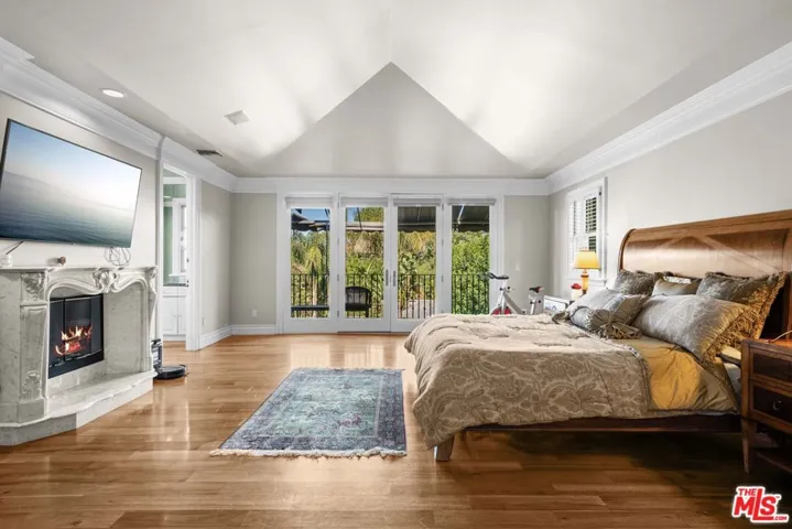 19333 Wells Drive, Tarzana, California 91356