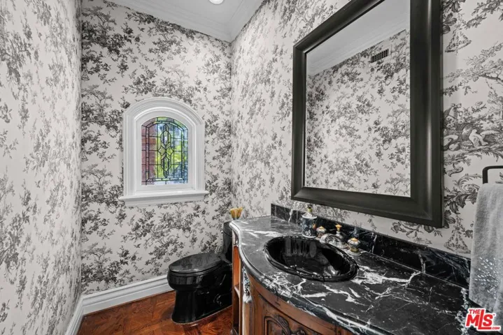 19333 Wells Drive, Tarzana, California 91356