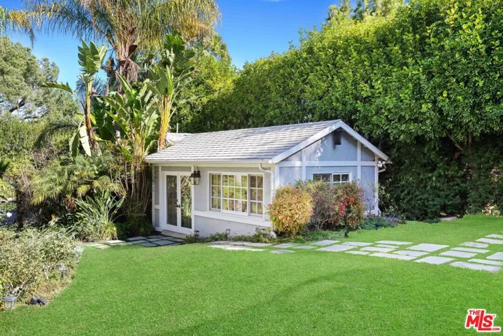 19333 Wells Drive, Tarzana, California 91356