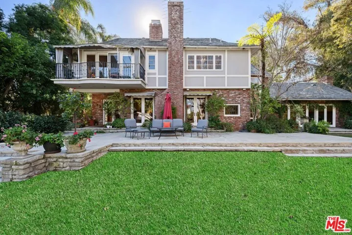 19333 Wells Drive, Tarzana, California 91356