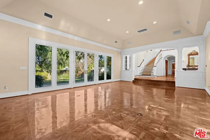 19333 Wells Drive, Tarzana, California 91356