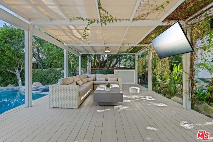 19333 Wells Drive, Tarzana, California 91356