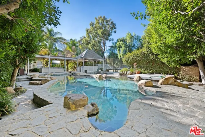 19333 Wells Drive, Tarzana, California 91356