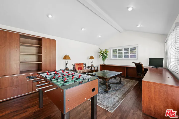 19333 Wells Drive, Tarzana, California 91356