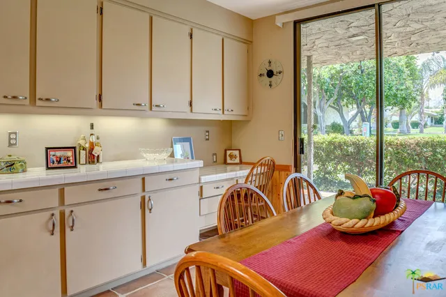 1597 E Sierra Way, Palm Springs, California 92264 home-pic-11