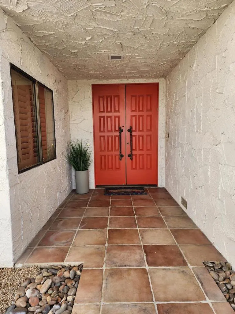 1597 E Sierra Way, Palm Springs, California 92264 home-pic-1