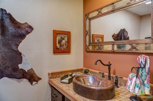 1597 E Sierra Way, Palm Springs, California 92264 home-pic-16