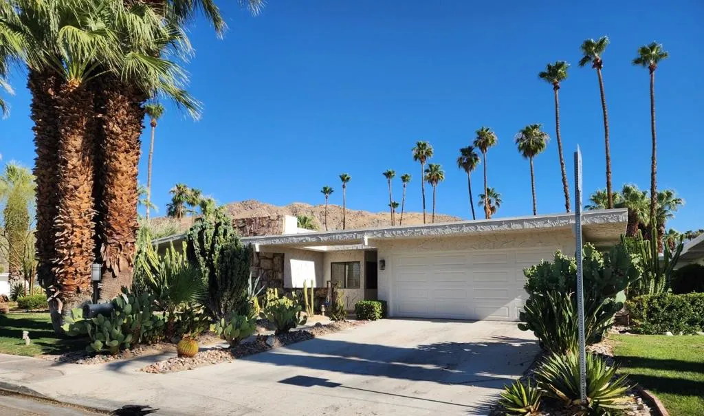 1597 E Sierra Way, Palm Springs, California 92264 home-pic-0