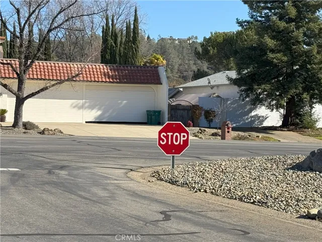 Cameron Airpark unique stop signs
