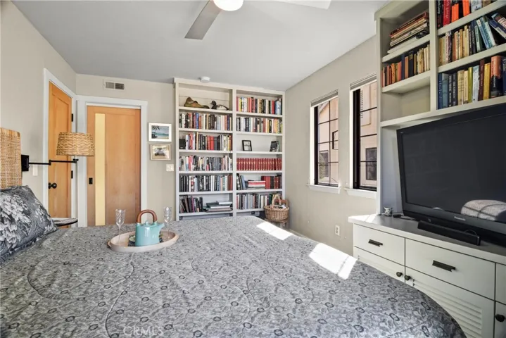 Downstairs Ensuite or​​‌​​​​‌​​‌‌​​‌​​​‌‌​​​‌​​‌‌​​‌‌​​‌‌​​​​ Den/Study