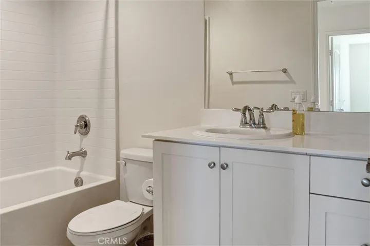 RR Upstairs Full Bath