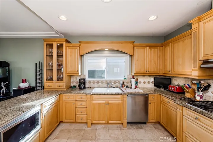 233 S Helberta Avenue A, Redondo Beach, California 90277
