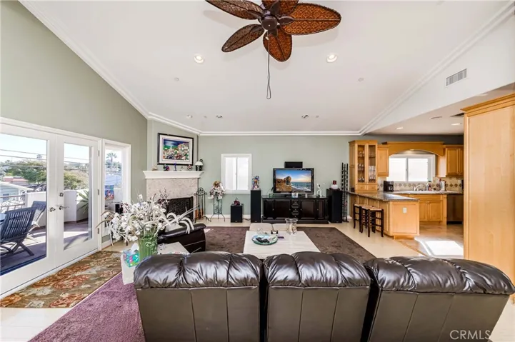 233 S Helberta Avenue A, Redondo Beach, California 90277