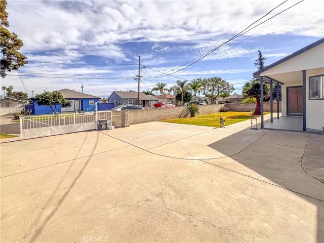 driveway can park up to 3 cars