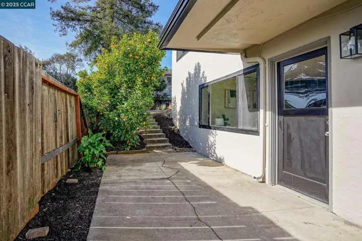 3090 Stephen Dr, Richmond, California 94803