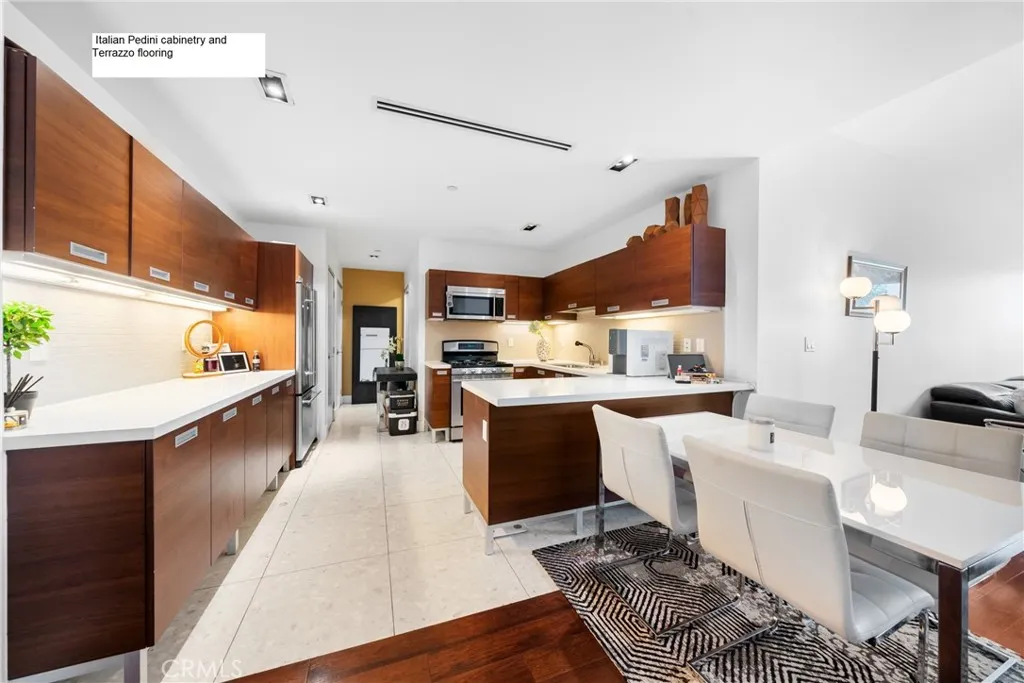 6735 Yucca Street 203, Los Angeles, California 90028 home-pic-9