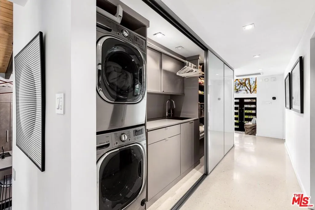 3834 Buena Park Drive, Studio City, California 91604 home-pic-27