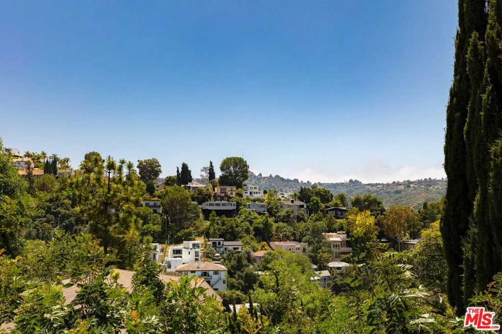 3834 Buena Park Drive, Studio City, California 91604 home-pic-34