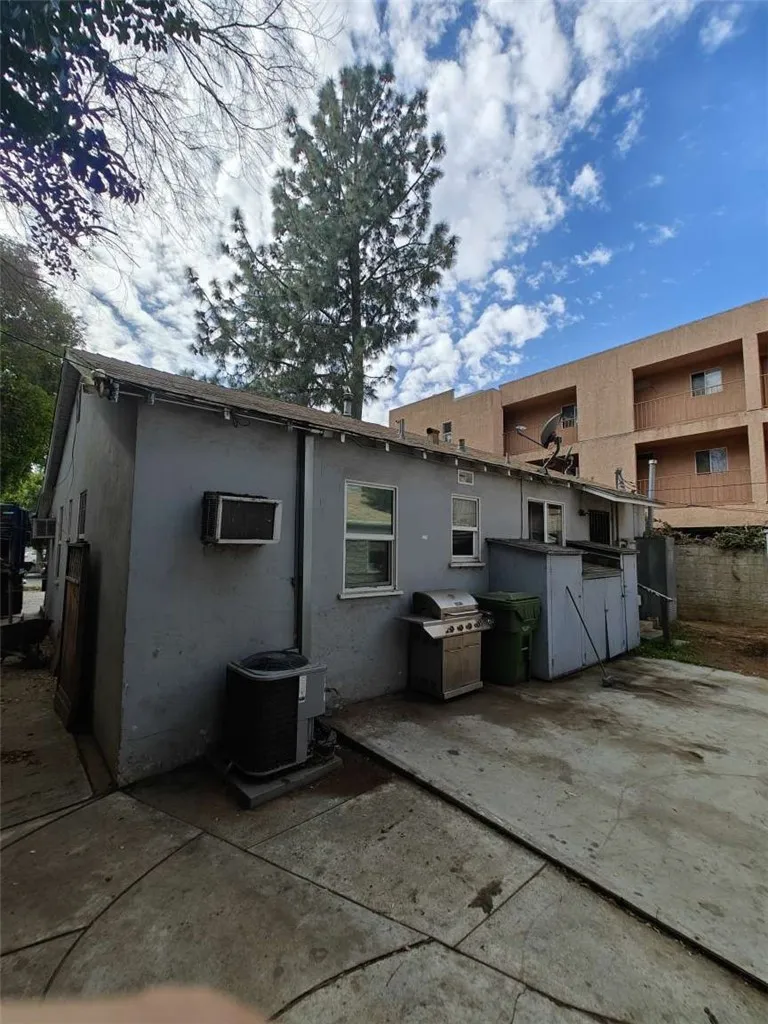 14541 Hart Street, Van Nuys, California 91405 home-pic-3
