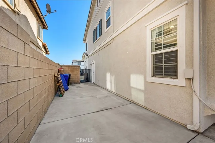 7532 Foxtail Lane, Fontana, California 92336