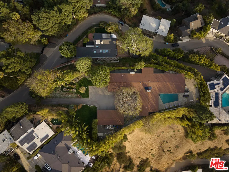 2565 Zorada Drive, Los Angeles, California 90046 home-pic-23