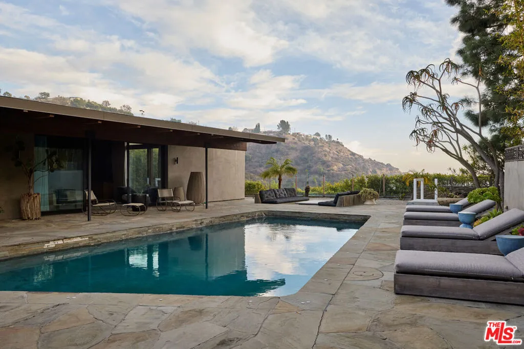 2565 Zorada Drive, Los Angeles, California 90046 home-pic-18