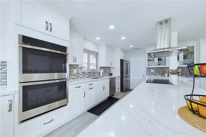 updated kitchen w smart appliances