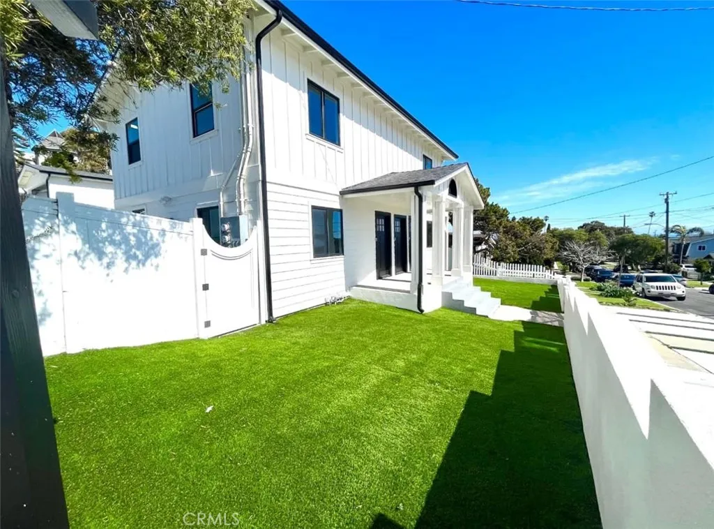 624 W 38th Street, San Pedro, California 90731 home-pic-1