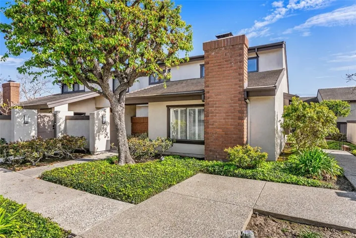 165 Old Ranch Road, Seal Beach. A fantastic 3 bed/3 bath end unit townhome