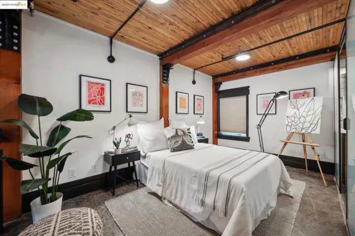 6105 San Pablo Ave 102, Oakland, California 94608