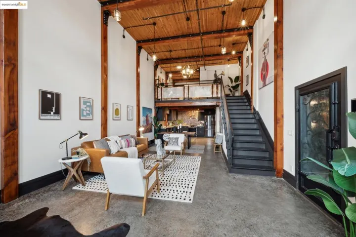6105 San Pablo Ave 102, Oakland, California 94608